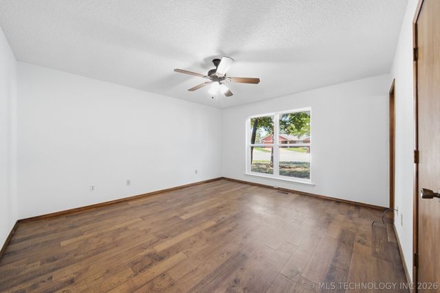 3903 S Walnut Place, Broken Arrow, OK 74011