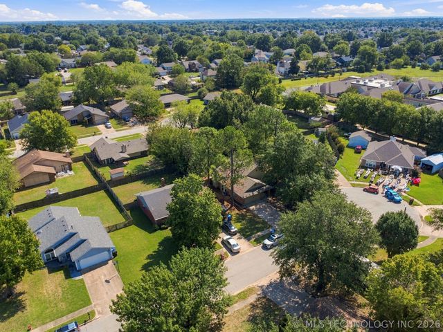 3903 S Walnut Place, Broken Arrow, OK 74011