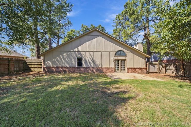 3903 S Walnut Place, Broken Arrow, OK 74011