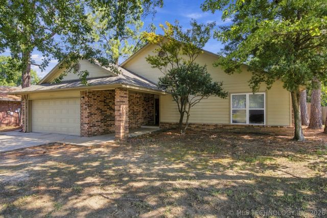 3903 S Walnut Place, Broken Arrow, OK 74011