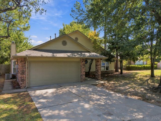 3903 S Walnut Place, Broken Arrow, OK 74011
