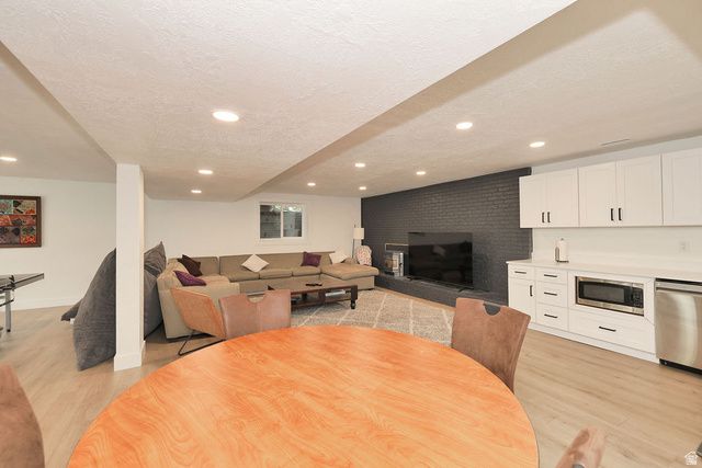 198 OAKWOOD DR, Layton, UT 84040