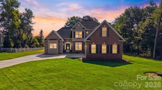 4510 18th Street Lane NE, Hickory, NC 28601
