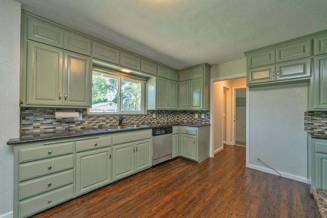 2441 Drayton Dr, Sacramento, CA 95825