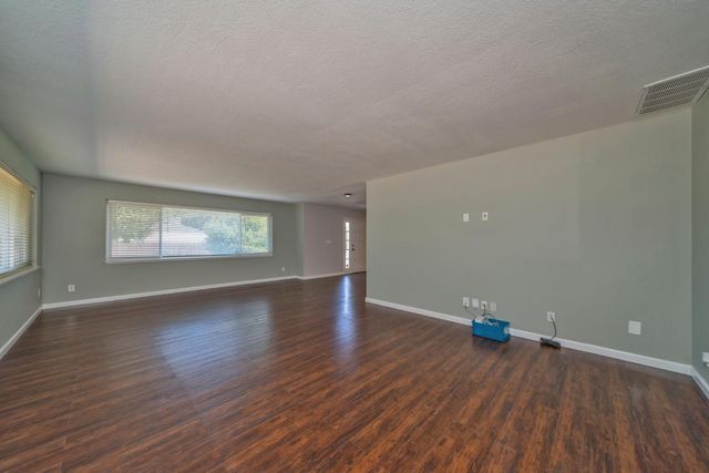2441 Drayton Dr, Sacramento, CA 95825