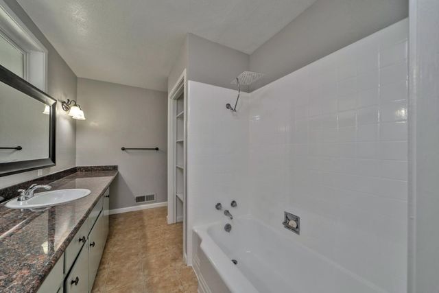 2441 Drayton Dr, Sacramento, CA 95825