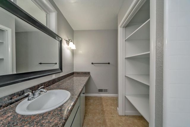 2441 Drayton Dr, Sacramento, CA 95825