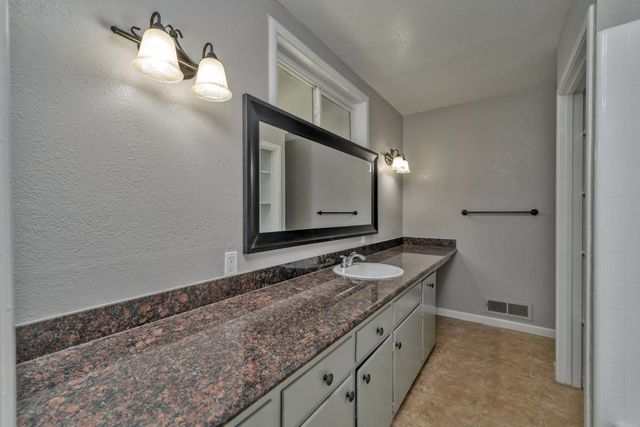 2441 Drayton Dr, Sacramento, CA 95825