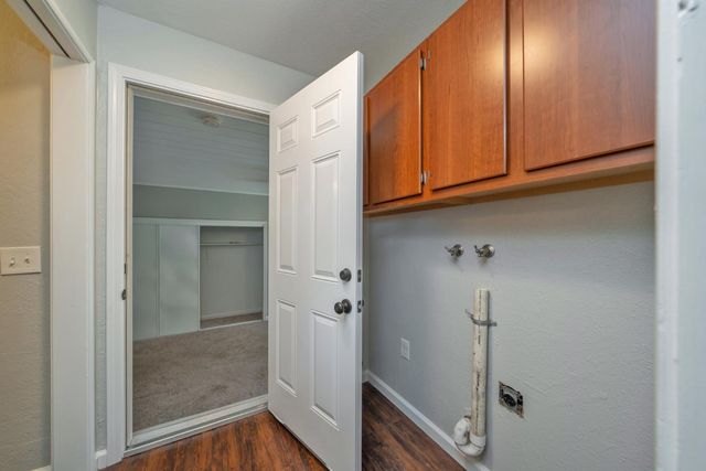 2441 Drayton Dr, Sacramento, CA 95825