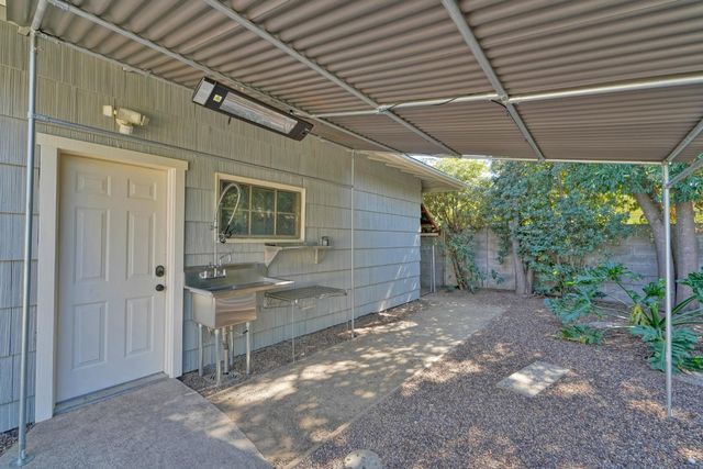 2441 Drayton Dr, Sacramento, CA 95825