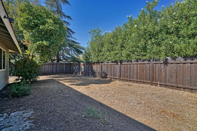2441 Drayton Dr, Sacramento, CA 95825