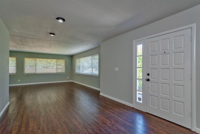 2441 Drayton Dr, Sacramento, CA 95825