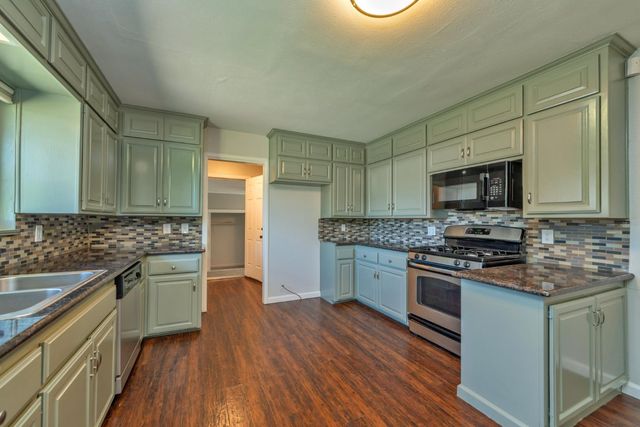 2441 Drayton Dr, Sacramento, CA 95825