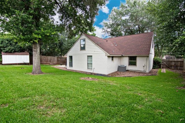 2410 Valley Drive, Brenham, TX 77833