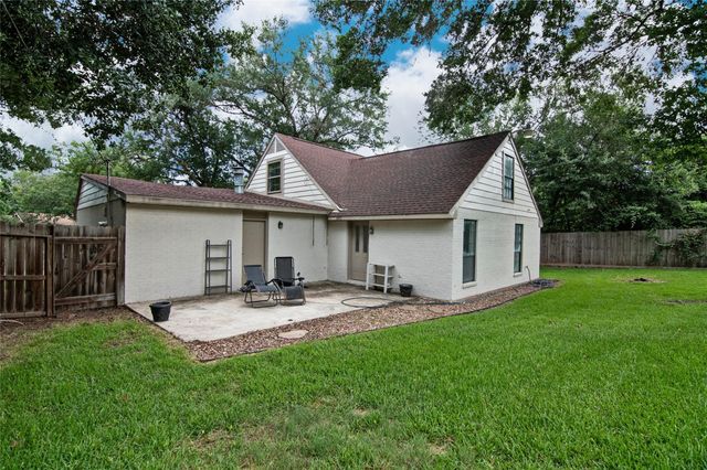 2410 Valley Drive, Brenham, TX 77833