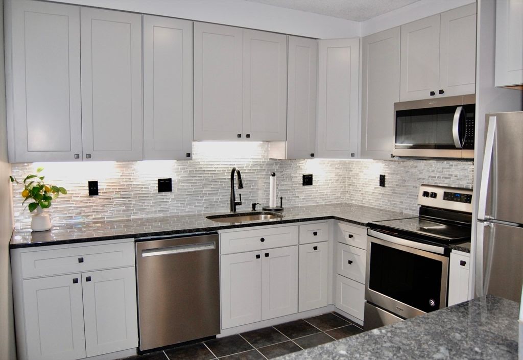 200 Cove Way 113, Quincy, MA 02169