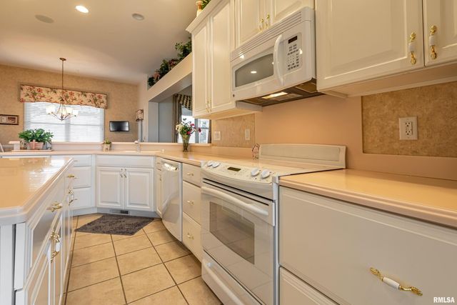 1410 BRADFORD Lane, Carbondale, IL 62901