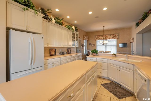 1410 BRADFORD Lane, Carbondale, IL 62901