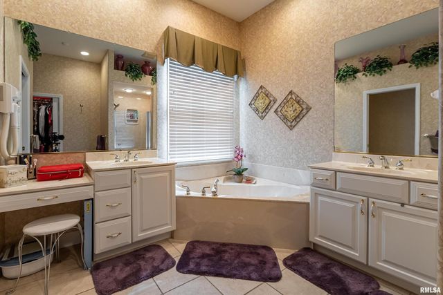 1410 BRADFORD Lane, Carbondale, IL 62901