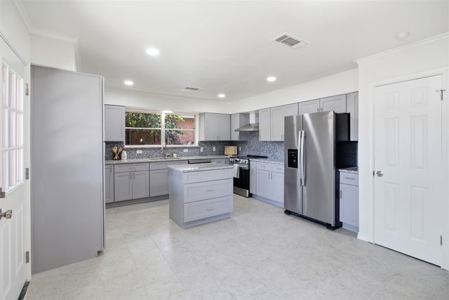 11022 Dunaway Drive, Dallas, TX 75228