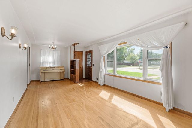 483 Manor Drive NE, Spring Lake Park, MN 55432
