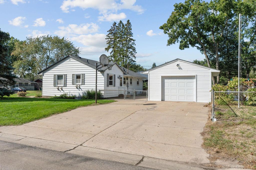 483 Manor Drive NE, Spring Lake Park, MN 55432 — photo 2