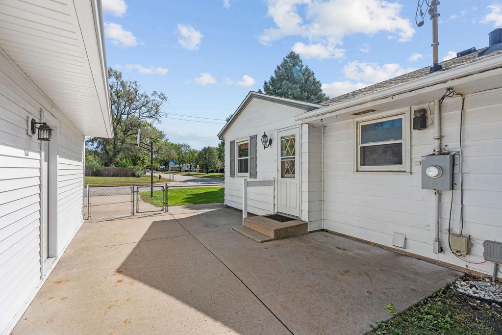 483 Manor Drive NE, Spring Lake Park, MN 55432 — photo 3