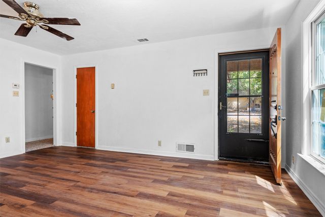 3233 Jane Lane, Haltom City, TX 76117