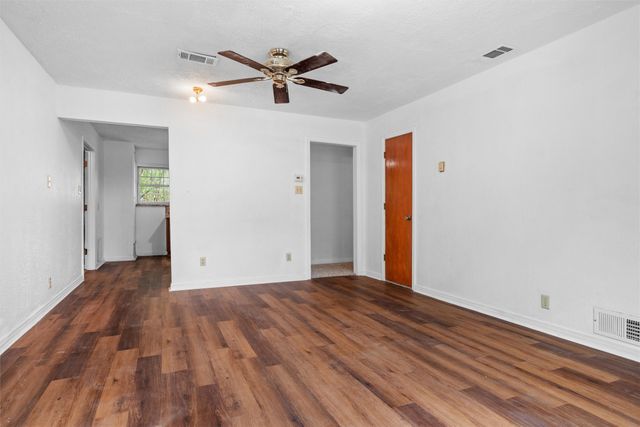 3233 Jane Lane, Haltom City, TX 76117