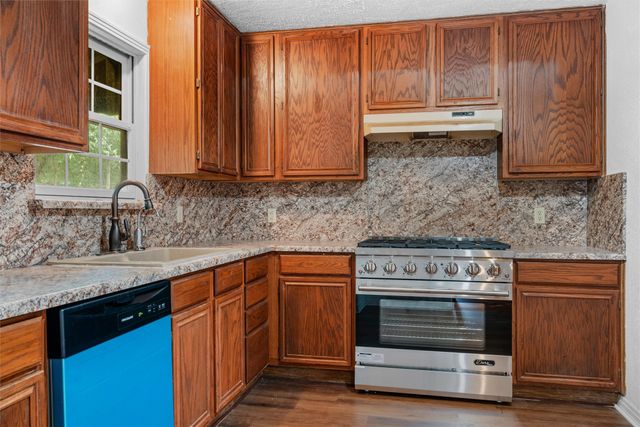 3233 Jane Lane, Haltom City, TX 76117