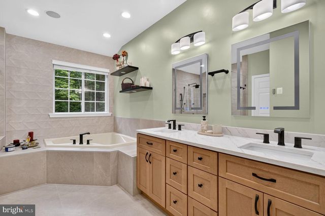 8100 HOLLOW TREE LN, Upper Marlboro, MD 20772