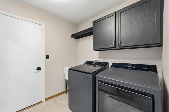 1192 Iris LANE, Grafton, WI 53024