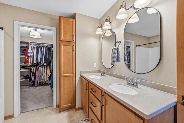 1192 Iris LANE, Grafton, WI 53024