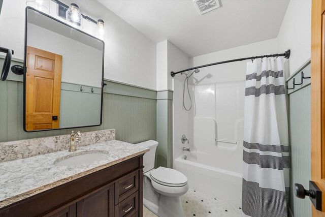 1192 Iris LANE, Grafton, WI 53024