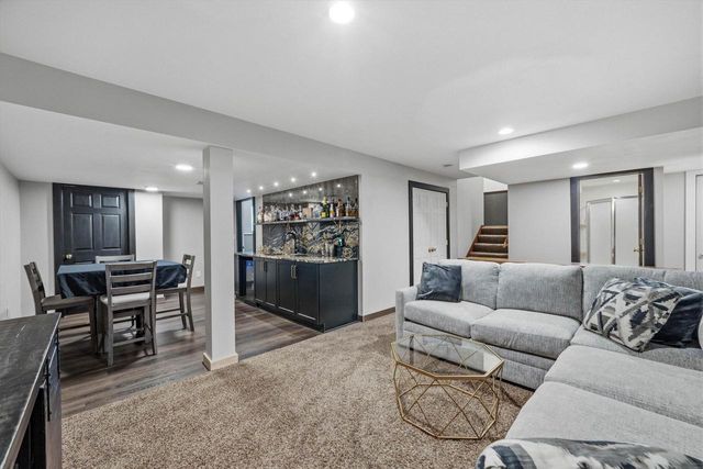 1192 Iris LANE, Grafton, WI 53024