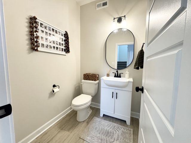 958 Alton Dr, Clarksville, TN 37043