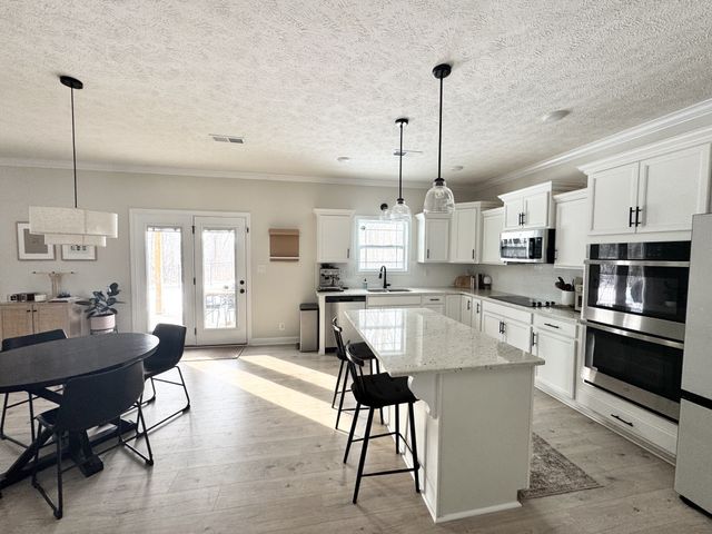 958 Alton Dr, Clarksville, TN 37043