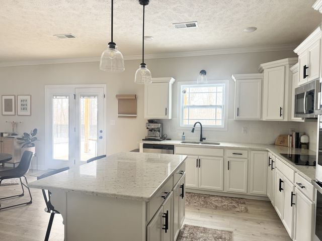 958 Alton Dr, Clarksville, TN 37043