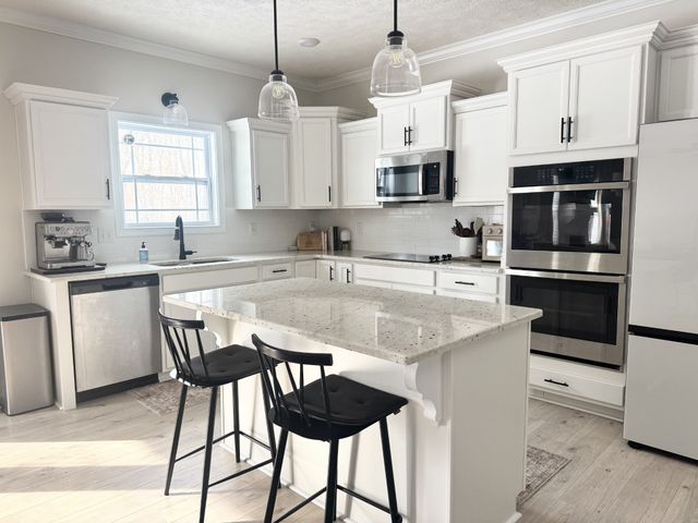 958 Alton Dr, Clarksville, TN 37043