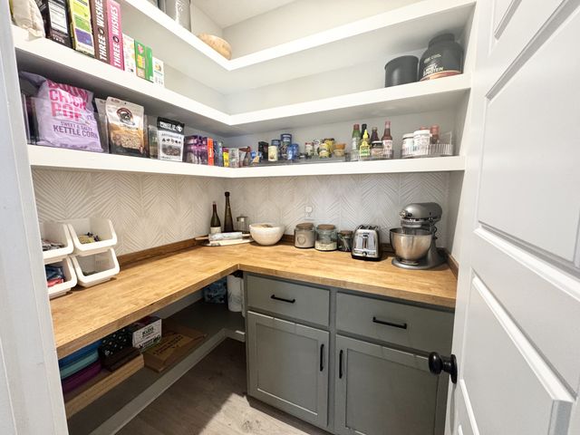 958 Alton Dr, Clarksville, TN 37043