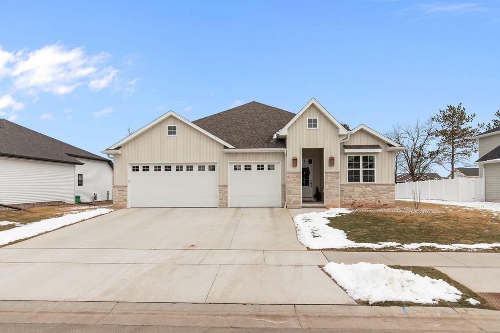 N9046 SOUTHTOWNE DRIVE, Menasha, WI 54952