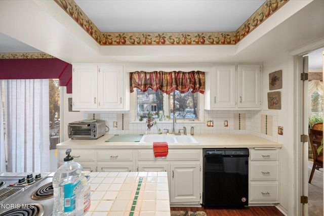 4456 Woodbriar Drive, Toledo, OH 43623