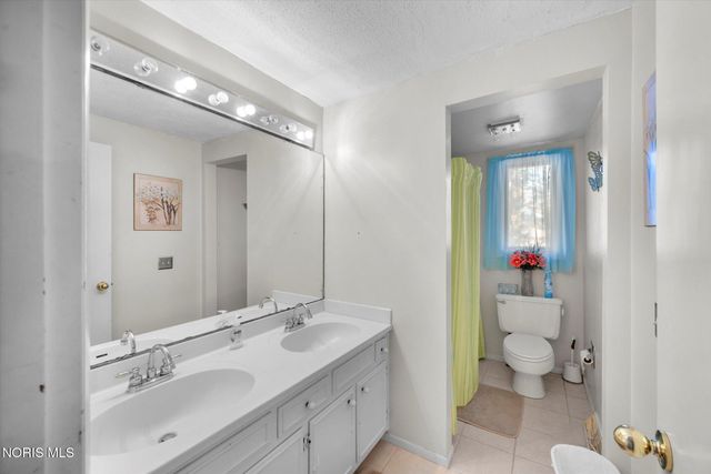 4456 Woodbriar Drive, Toledo, OH 43623