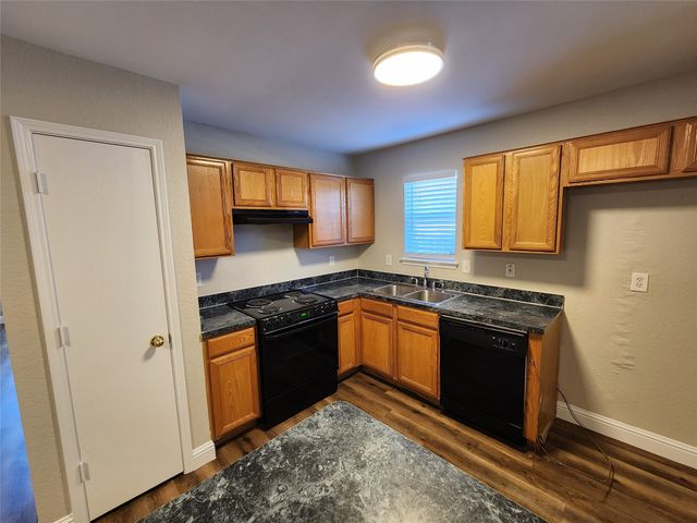 607 Hollyberry Drive, Mansfield, TX 76063