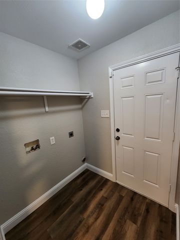 607 Hollyberry Drive, Mansfield, TX 76063