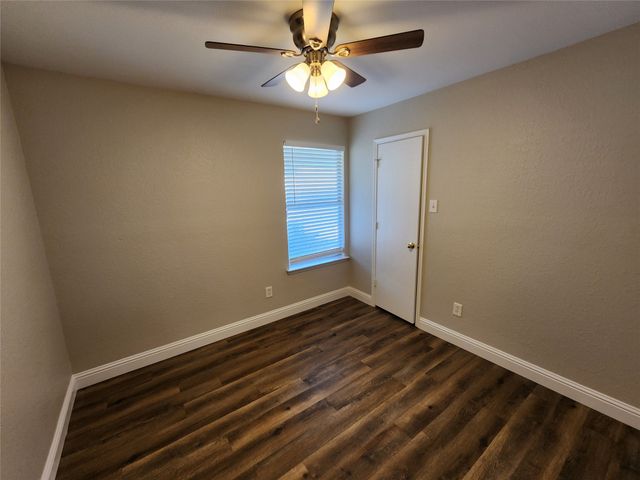 607 Hollyberry Drive, Mansfield, TX 76063