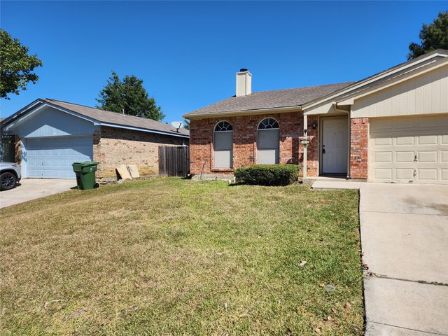 607 Hollyberry Drive, Mansfield, TX 76063