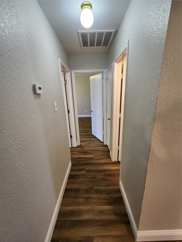 607 Hollyberry Drive, Mansfield, TX 76063