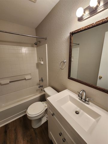 607 Hollyberry Drive, Mansfield, TX 76063