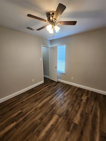 607 Hollyberry Drive, Mansfield, TX 76063